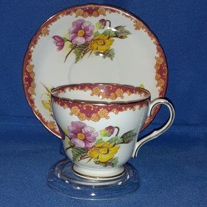 Beautiful Vintage Shelley England Floral Bone China Teacup & Saucer Gold Trim